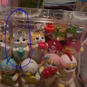 Mofusand Keychain - Gray Cat Holding Teal Chip Bag- Gacha Gashapon Mini Figurine